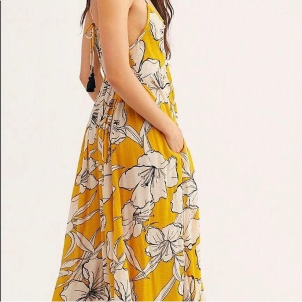 Free People | Say You Love Me Floral Onesie
Yellow floral romper NWT Small - Picture 3 of 8